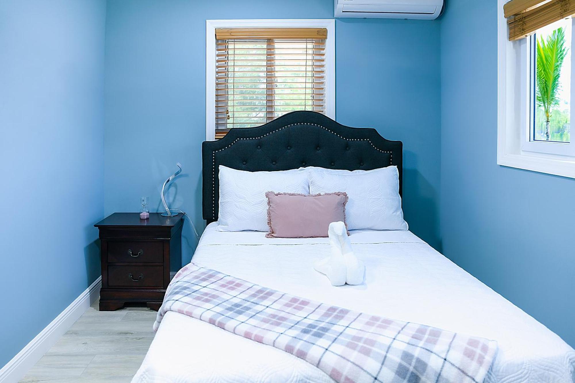Sheer Bliss Beachview Apt #1 George Town Esterno foto